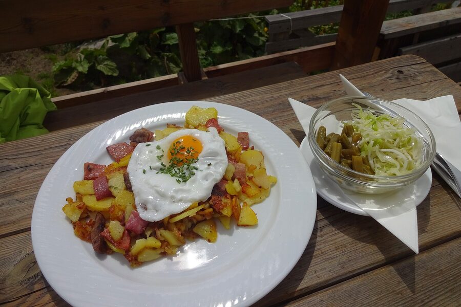 Tiroler Gr&ouml;stl im Restaurant Dorferwirt